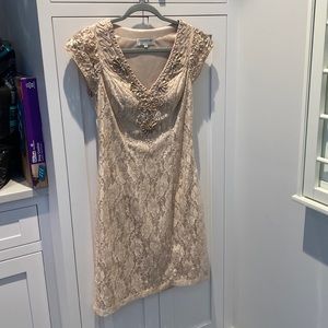 Studios W Sue Wong Beige Lace V-Neck Sequined Dress. Size 10
